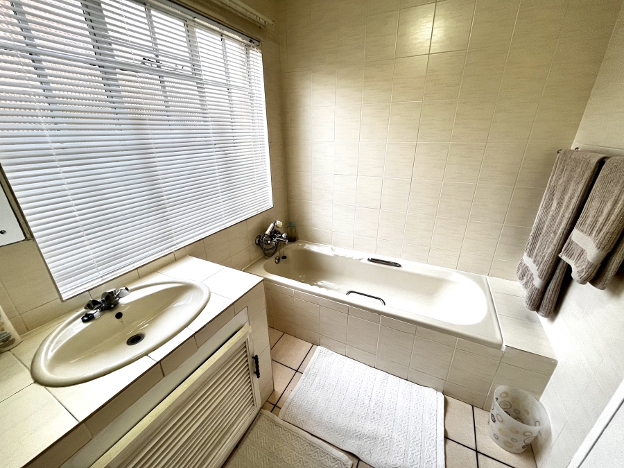 4 Bedroom Property for Sale in Van Der Hoff Park North West